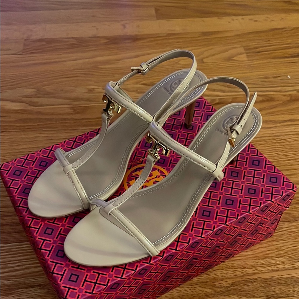 Tory Burch Elegant Cream Sandals
